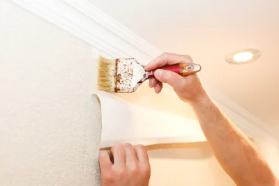 Pose de papier peint à Malpart — revêtements muraux et toiles de verre